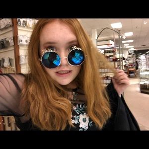 Meet your Posher, Eva